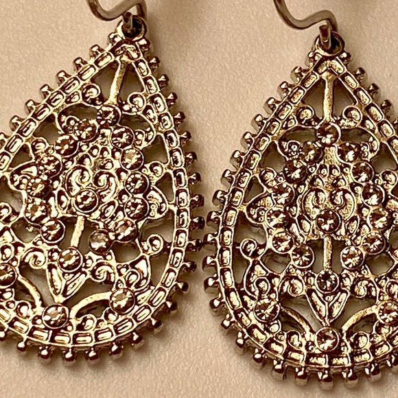 Dangle Earrings - Picture 7 of 8